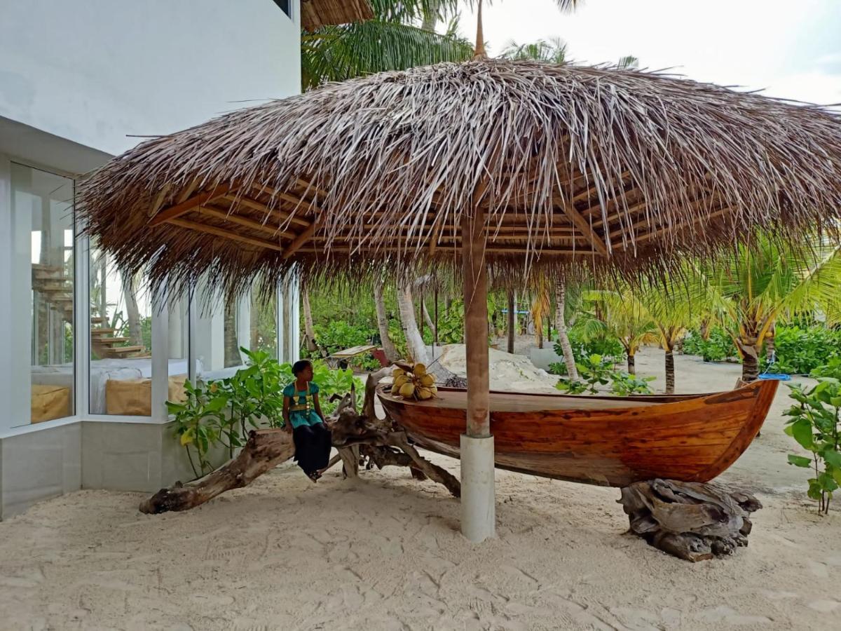 Island Life Maldives Retreat & Spa Magoodhoo ภายนอก รูปภาพ