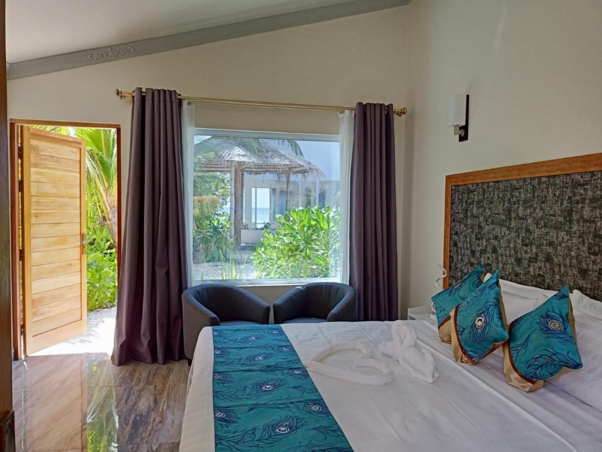 Island Life Maldives Retreat & Spa Magoodhoo ภายนอก รูปภาพ