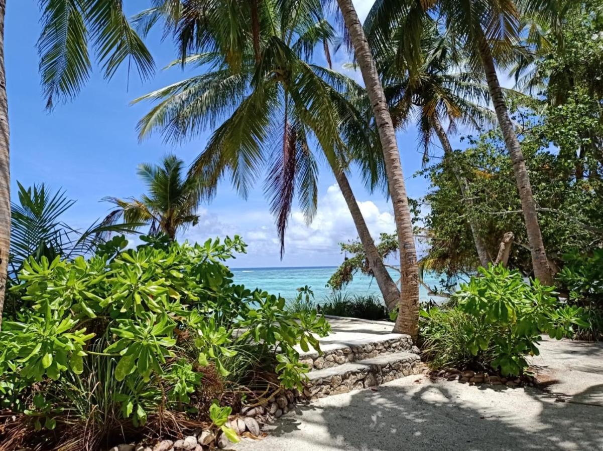 Island Life Maldives Retreat & Spa Magoodhoo ภายนอก รูปภาพ