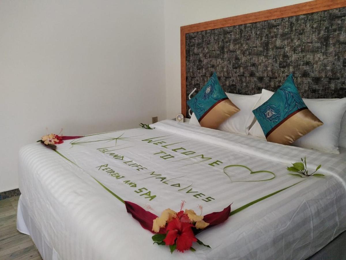 Island Life Maldives Retreat & Spa Magoodhoo ภายนอก รูปภาพ